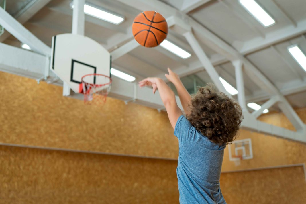 5 Benefits Of Installing A Basketball Court Indoor For Schools